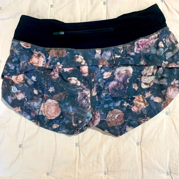 Lululemon Rare Rose speed shorts size 4 with 2.5” inseam - Picture 2 of 5